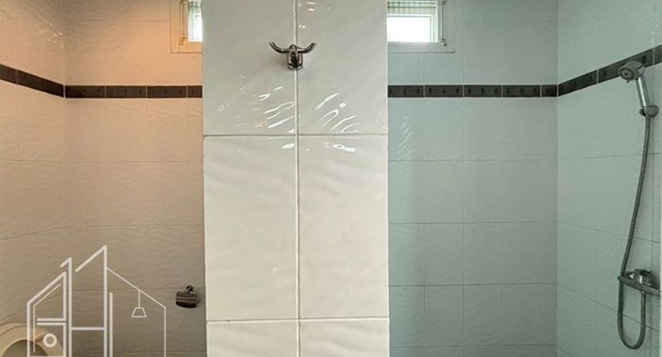 For rent 4 bedrooms apartment in Watthana, Bangkok