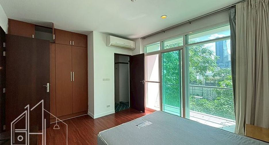 For rent 4 bedrooms apartment in Watthana, Bangkok