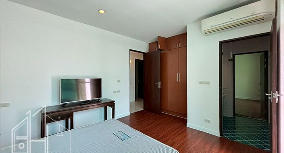 For rent 4 bedrooms apartment in Watthana, Bangkok