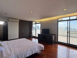 For sale 2 bedrooms condo in Phra Khanong, Bangkok