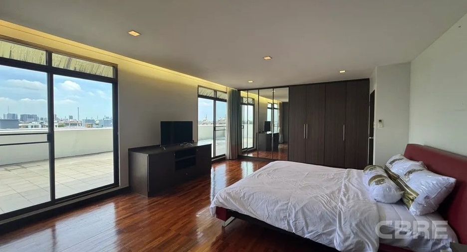 For sale 2 bedrooms condo in Phra Khanong, Bangkok