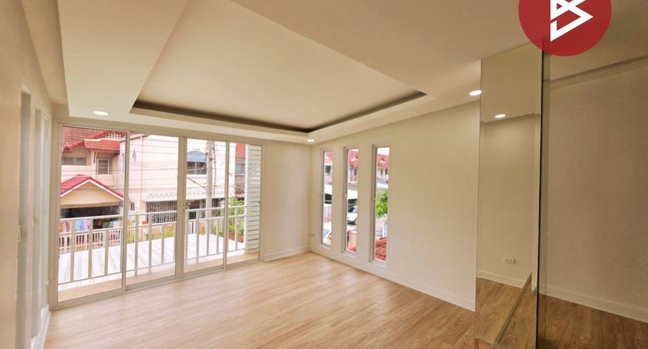 For sale 2 ベッドルーム townhouse in Mueang Nonthaburi, Nonthaburi