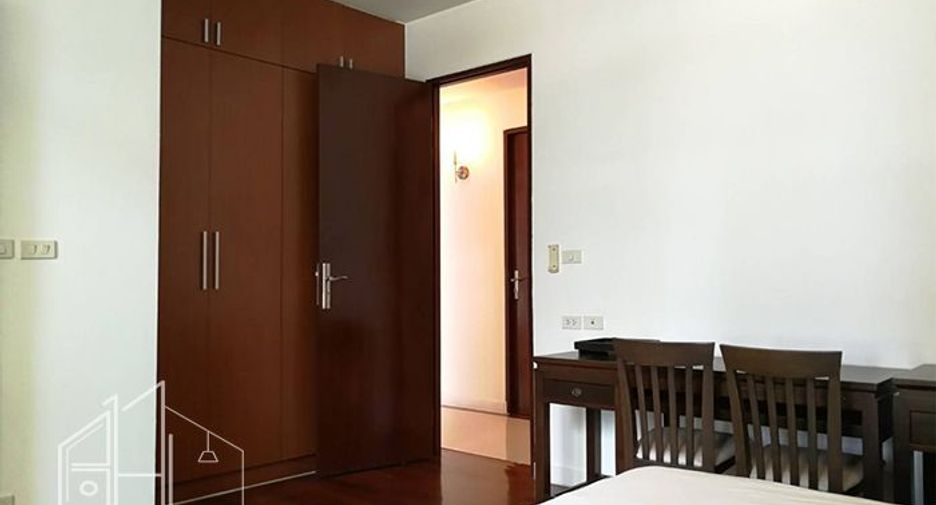 For rent 4 bedrooms apartment in Watthana, Bangkok