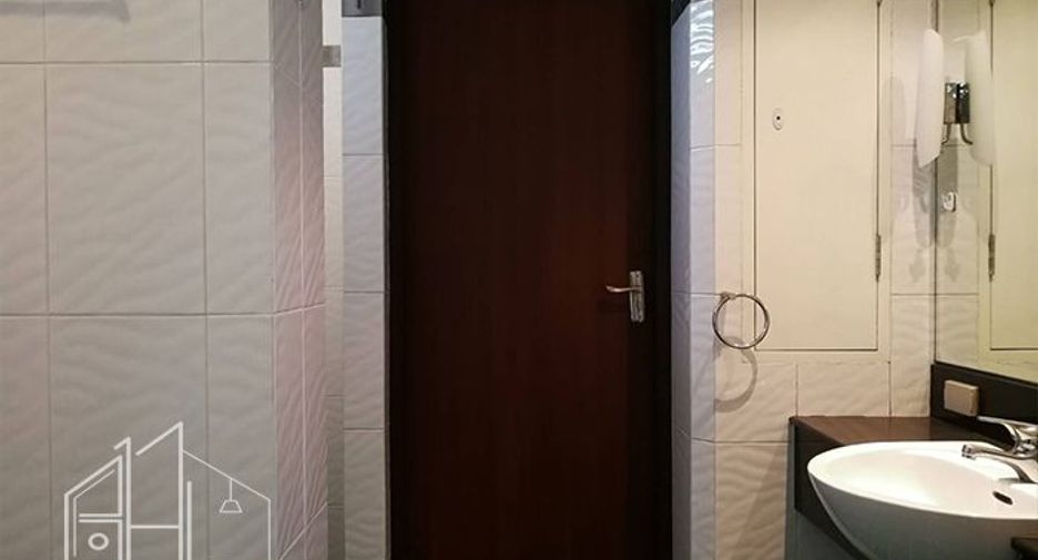 For rent 4 bedrooms apartment in Watthana, Bangkok