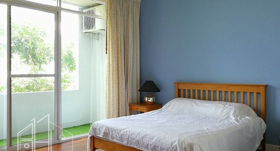 For rent 4 bedrooms apartment in Watthana, Bangkok