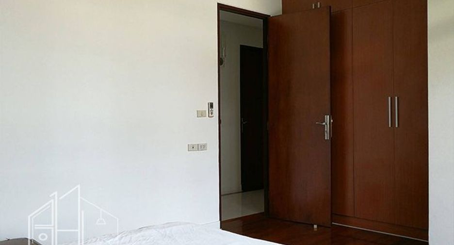 For rent 4 bedrooms apartment in Watthana, Bangkok