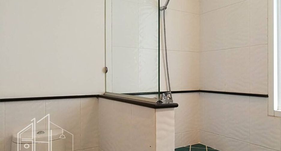 For rent 4 bedrooms apartment in Watthana, Bangkok