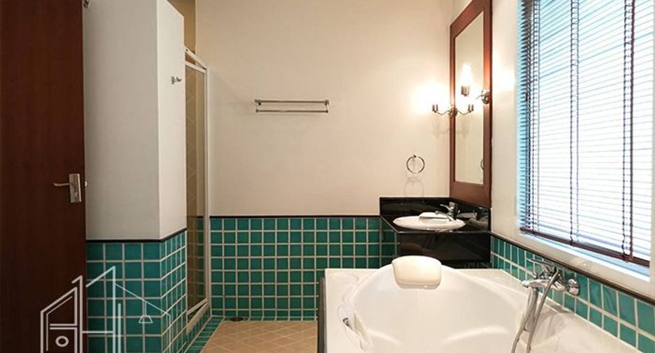 For rent 4 bedrooms apartment in Watthana, Bangkok