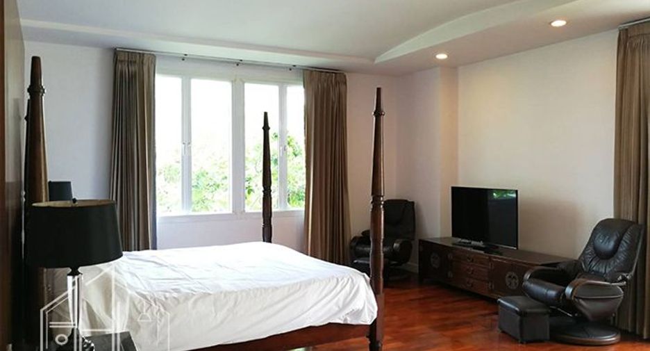 For rent 4 bedrooms apartment in Watthana, Bangkok