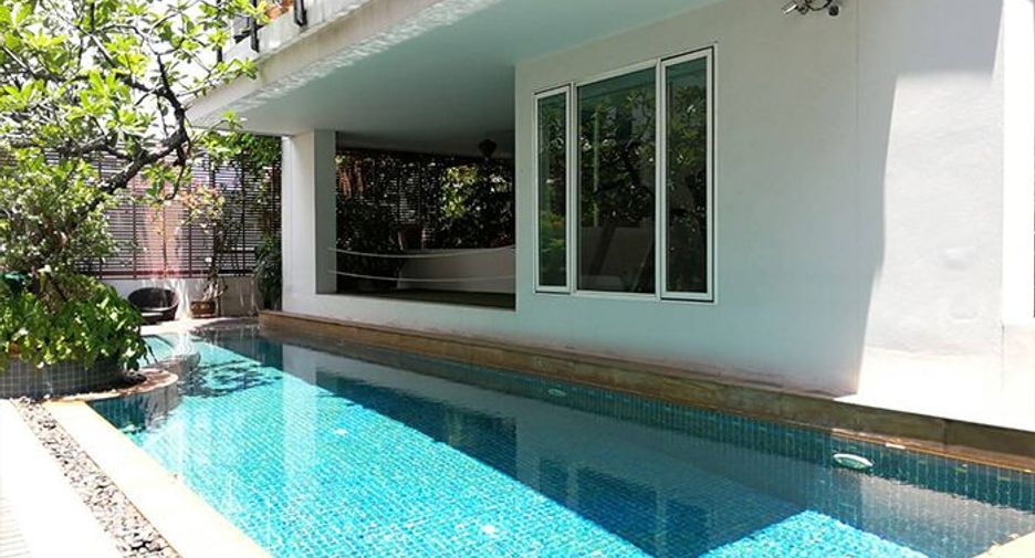 For rent 4 bedrooms apartment in Watthana, Bangkok