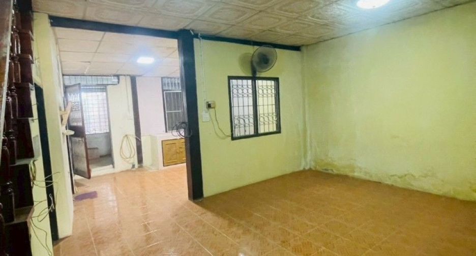 Local comercial en venta de 1 habitaciones en Khanu Woralaksaburi, Kamphaeng Phet