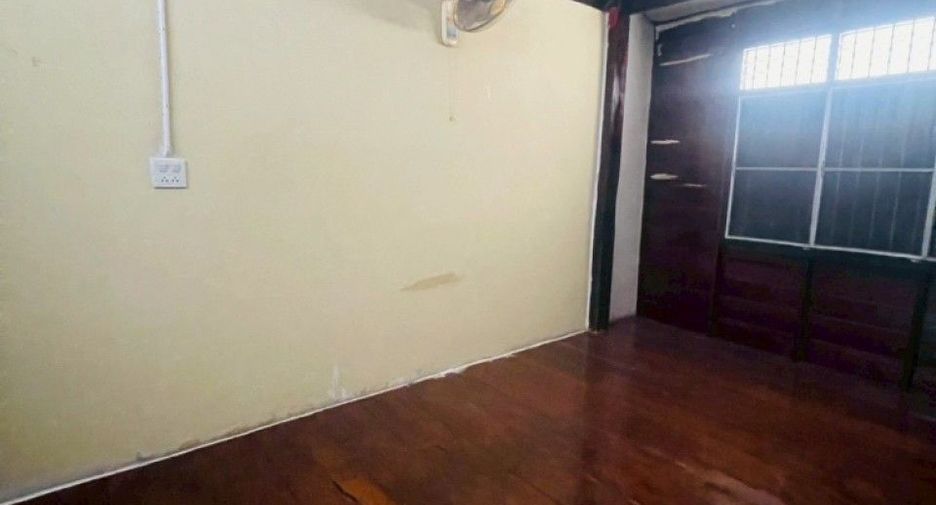 Local comercial en venta de 1 habitaciones en Khanu Woralaksaburi, Kamphaeng Phet
