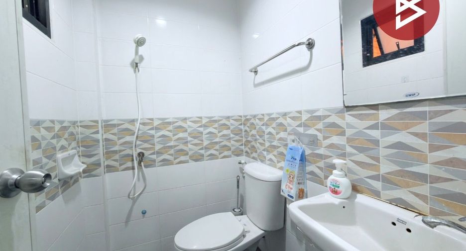 Casa adosada en venta de 2 habitaciones en Phan Thong, Chonburi