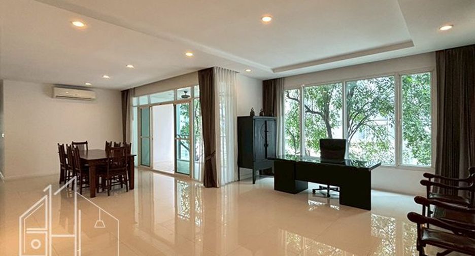 For rent 4 bedrooms condo in Watthana, Bangkok