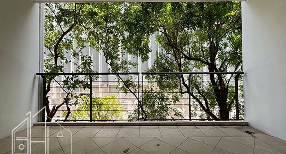 For rent 4 bedrooms condo in Watthana, Bangkok