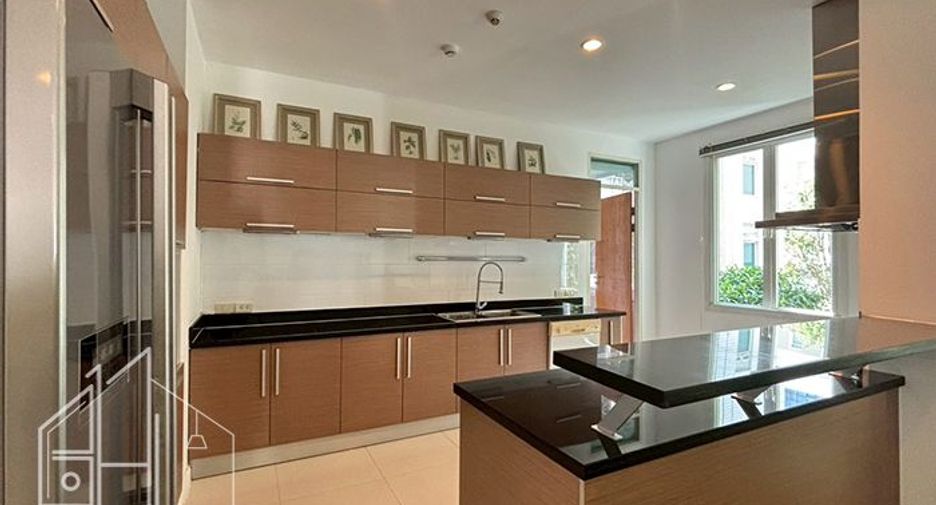For rent 4 bedrooms condo in Watthana, Bangkok