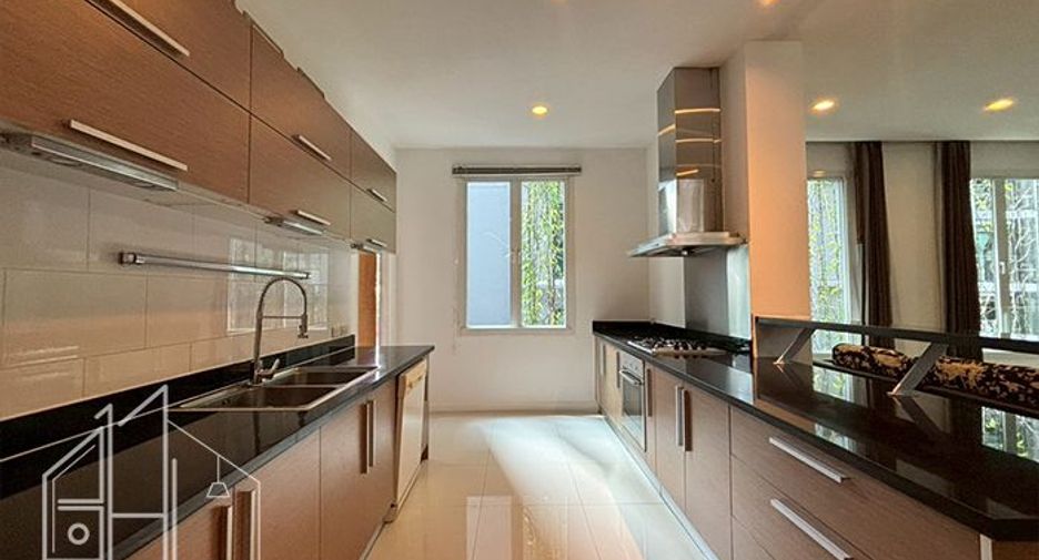 For rent 4 bedrooms condo in Watthana, Bangkok