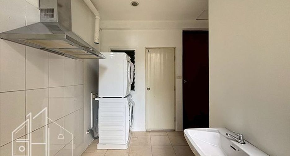 For rent 4 bedrooms condo in Watthana, Bangkok