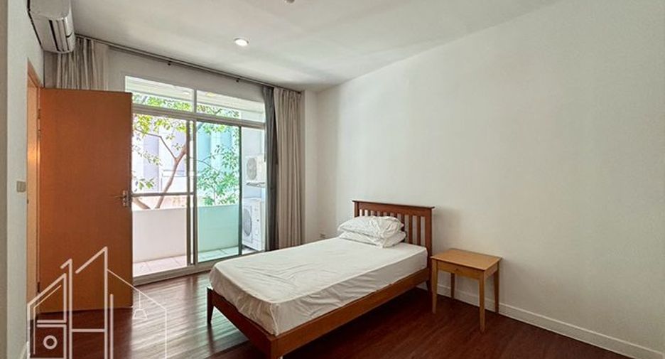 For rent 4 bedrooms condo in Watthana, Bangkok