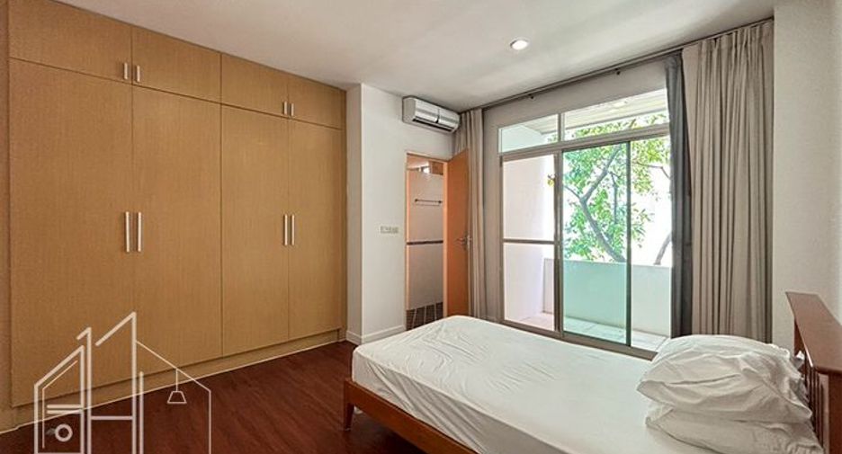 For rent 4 bedrooms condo in Watthana, Bangkok