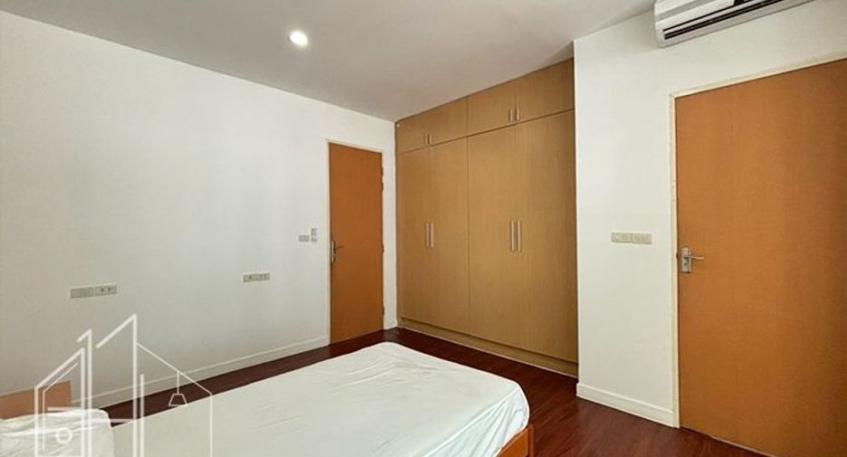 For rent 4 bedrooms condo in Watthana, Bangkok
