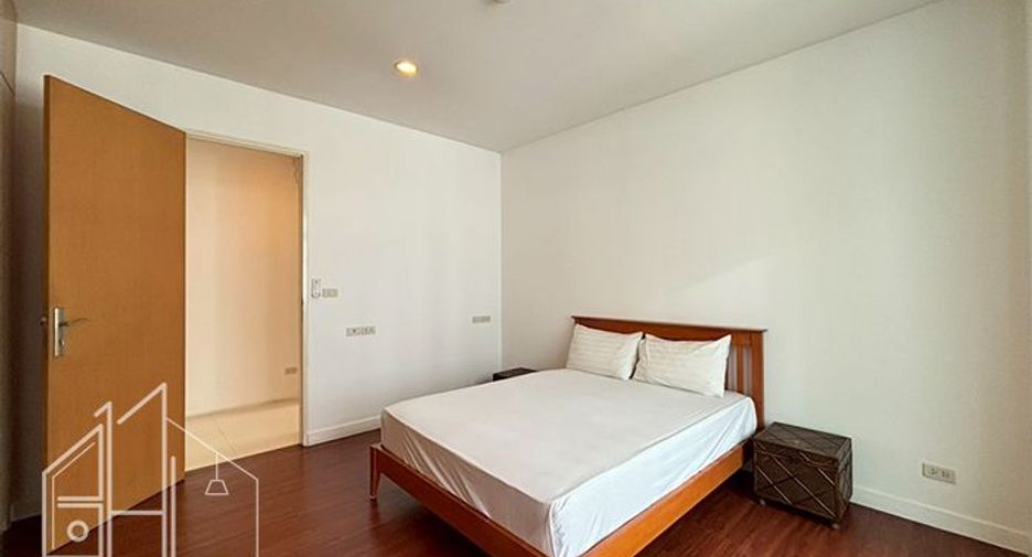 For rent 4 bedrooms condo in Watthana, Bangkok