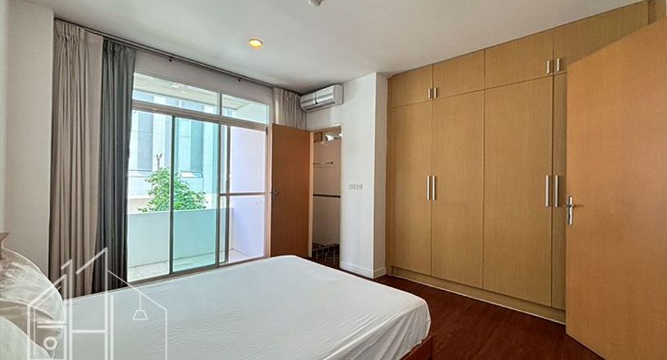 For rent 4 bedrooms condo in Watthana, Bangkok