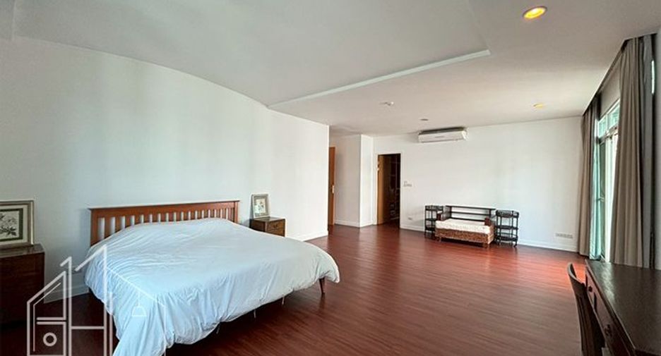 For rent 4 bedrooms condo in Watthana, Bangkok