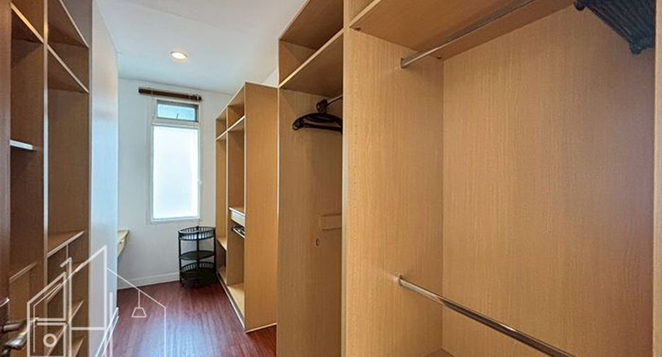 For rent 4 bedrooms condo in Watthana, Bangkok