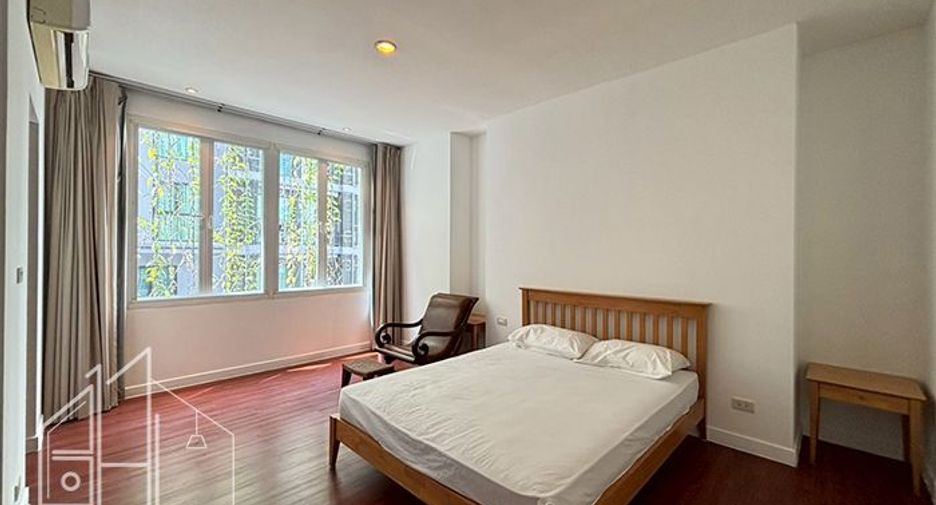 For rent 4 bedrooms condo in Watthana, Bangkok