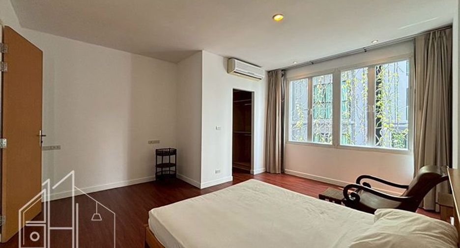 For rent 4 bedrooms condo in Watthana, Bangkok