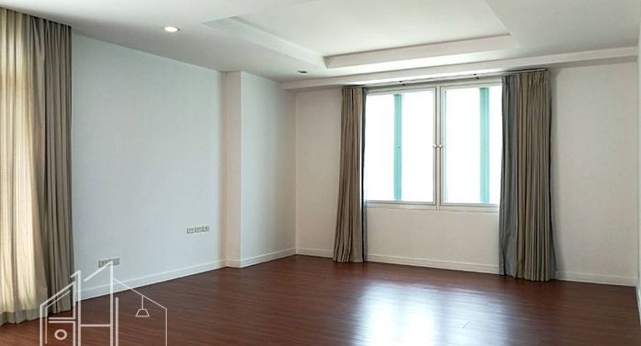 For rent 4 bedrooms apartment in Watthana, Bangkok