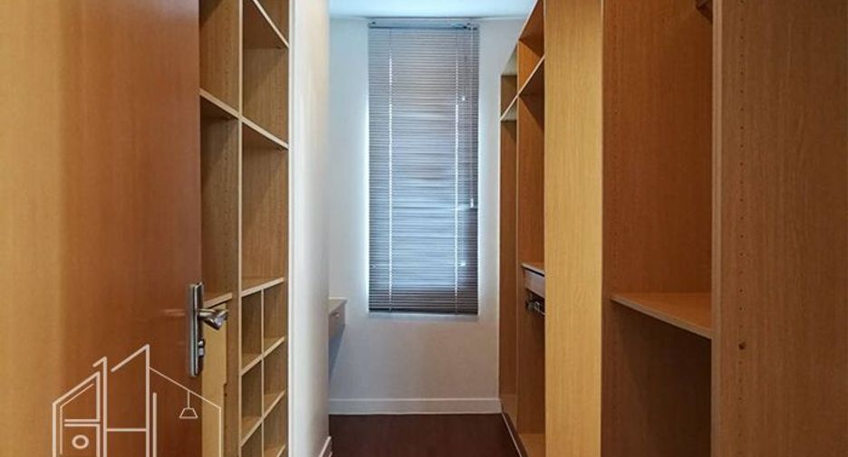 For rent 4 bedrooms apartment in Watthana, Bangkok