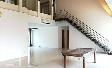 For rent 4 bedrooms apartment in Watthana, Bangkok
