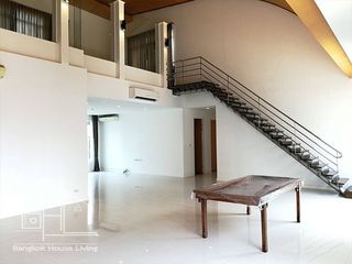 For rent 4 bedrooms apartment in Watthana, Bangkok