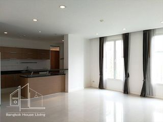 For rent 4 bedrooms apartment in Watthana, Bangkok