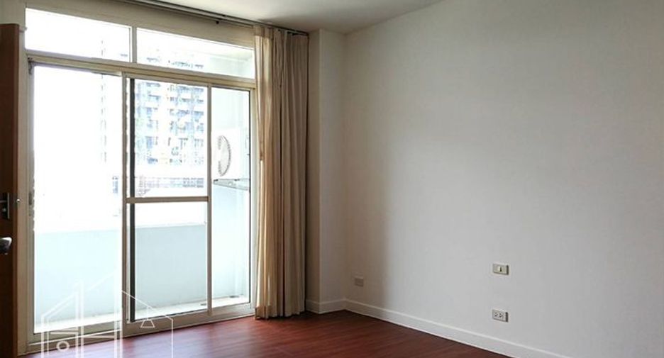 For rent 4 bedrooms apartment in Watthana, Bangkok