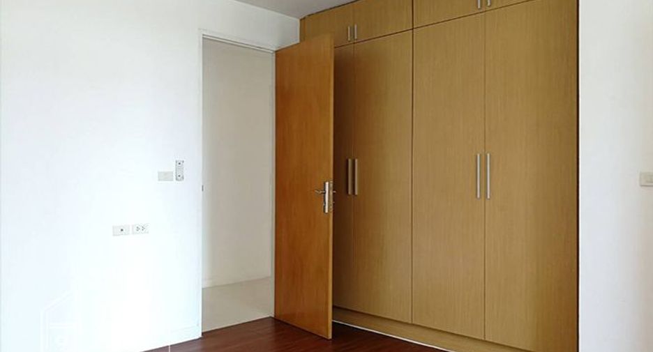 For rent 4 bedrooms apartment in Watthana, Bangkok