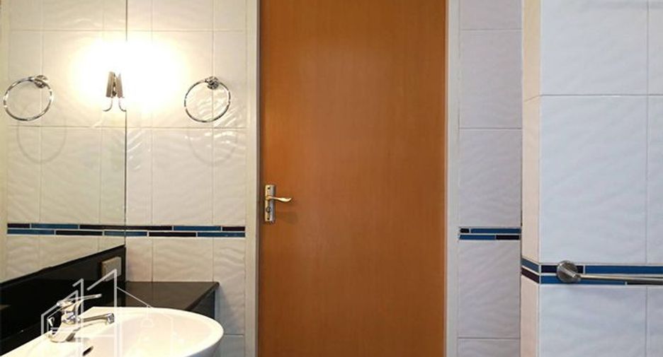 For rent 4 bedrooms apartment in Watthana, Bangkok
