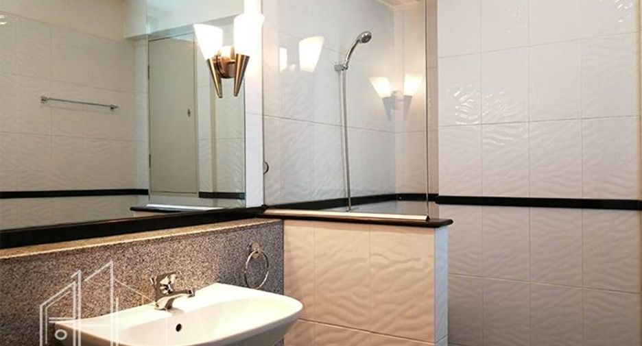 For rent 4 bedrooms apartment in Watthana, Bangkok