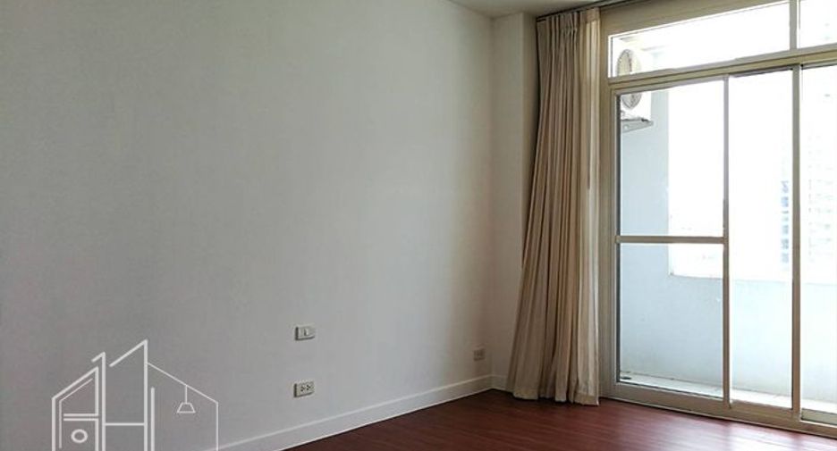 For rent 4 bedrooms apartment in Watthana, Bangkok