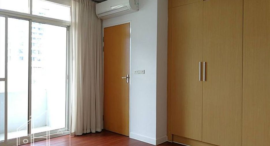 For rent 4 bedrooms apartment in Watthana, Bangkok