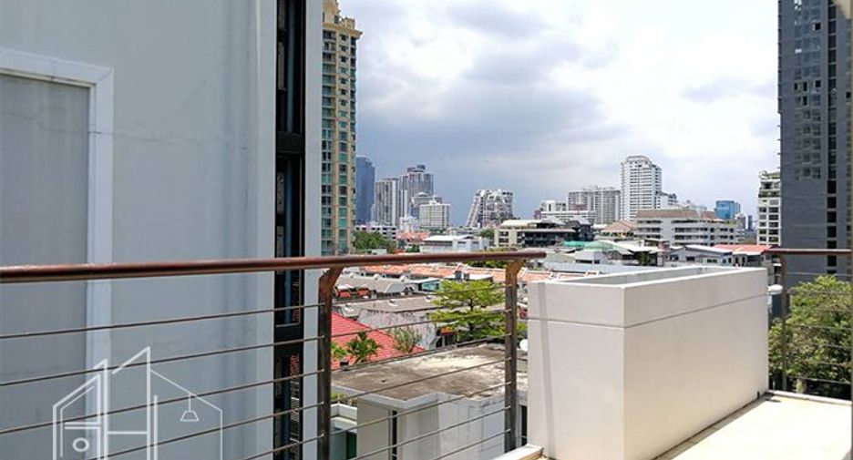For rent 4 bedrooms apartment in Watthana, Bangkok