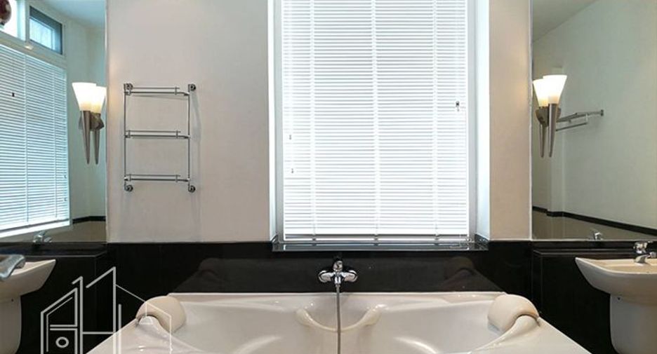 For rent 4 bedrooms apartment in Watthana, Bangkok
