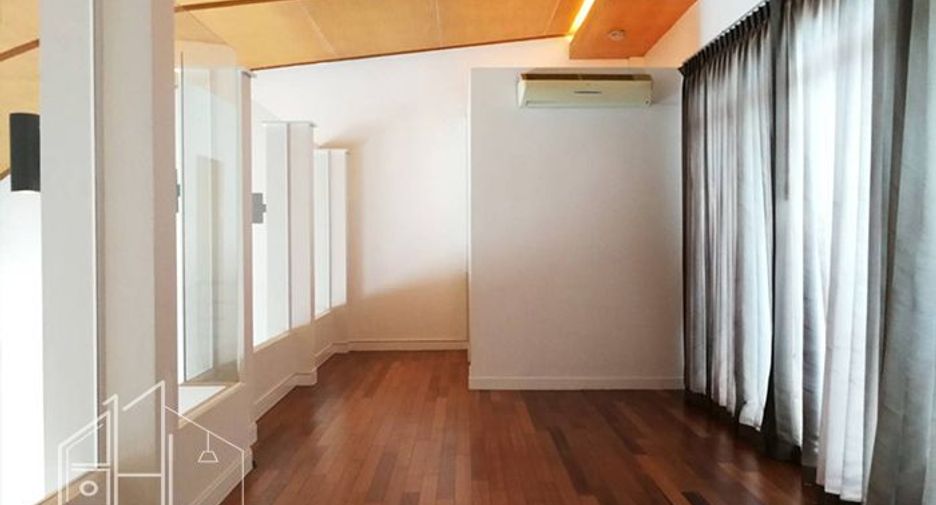For rent 4 bedrooms apartment in Watthana, Bangkok