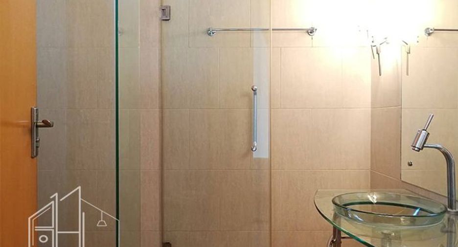 For rent 4 bedrooms apartment in Watthana, Bangkok