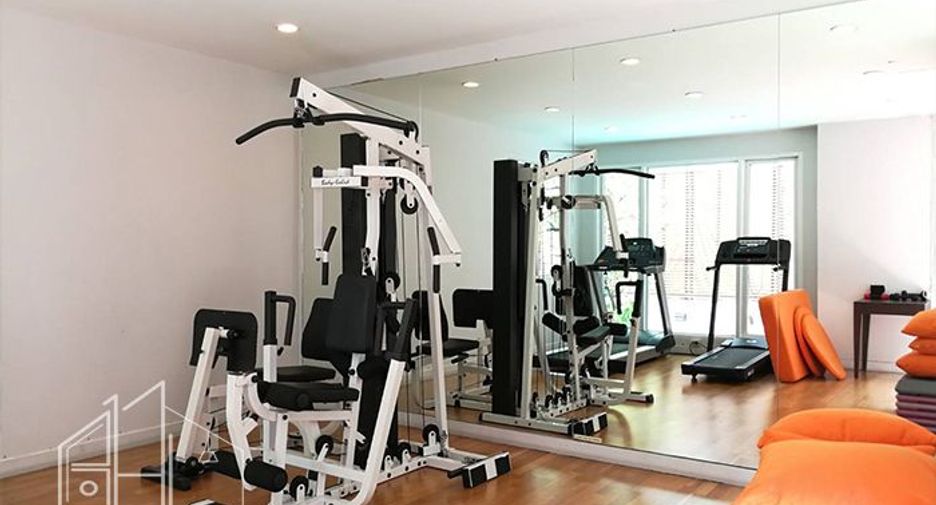 For rent 4 bedrooms apartment in Watthana, Bangkok