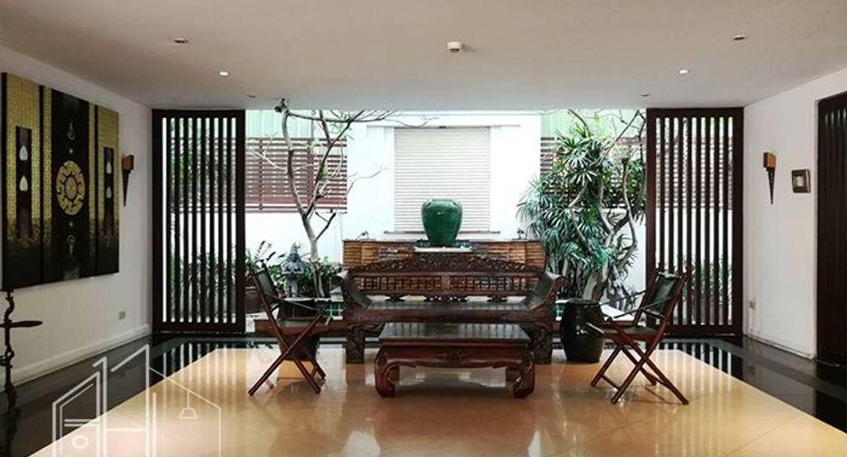 For rent 4 bedrooms apartment in Watthana, Bangkok