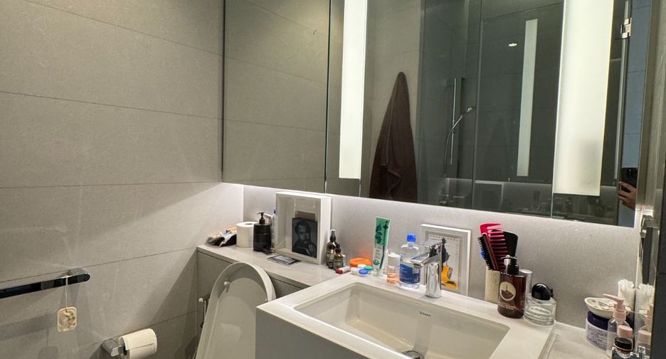 For rent 4 bedrooms condo in Watthana, Bangkok