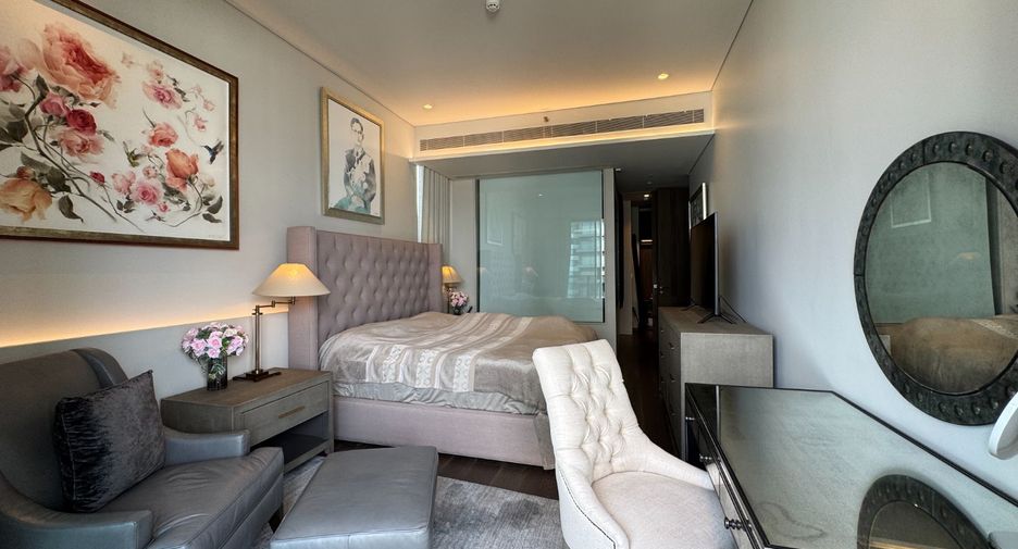 For rent 4 bedrooms condo in Watthana, Bangkok